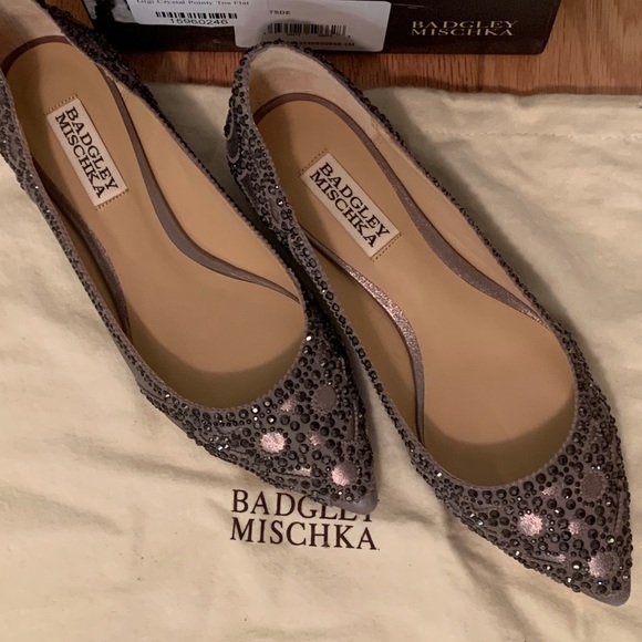 NWT! Badgley Mischka Pewter Gigi Flats - Picture 3 of 10
